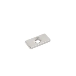 Neodímium mágnes furattal 20x10x3mm